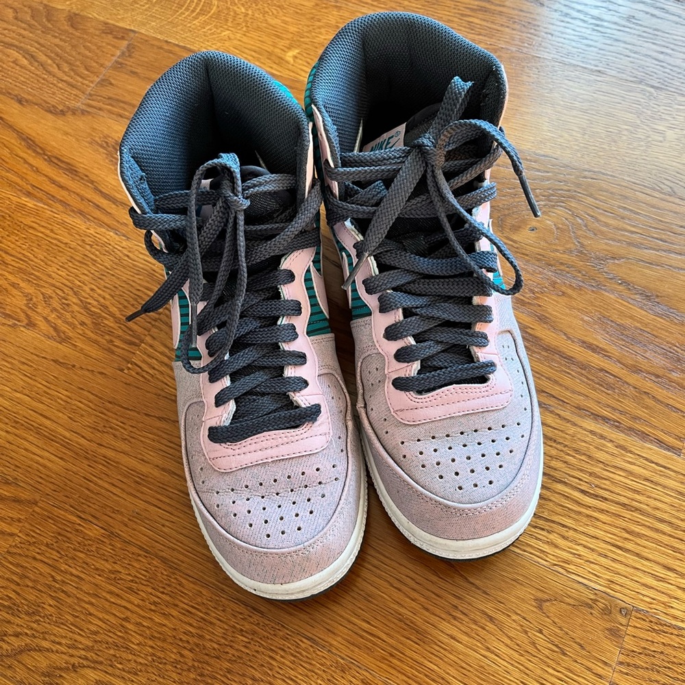 Nike sneakers. US size 7